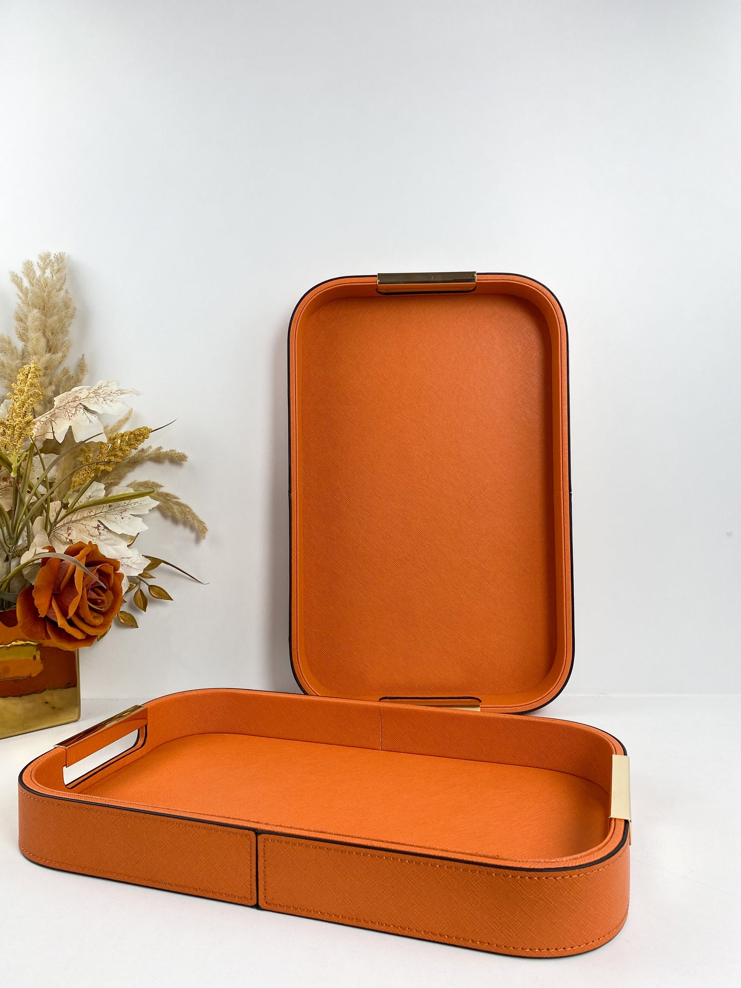 Ensemble de 2 plateaux en similicuir faits main avec poignée en doré(orange)
