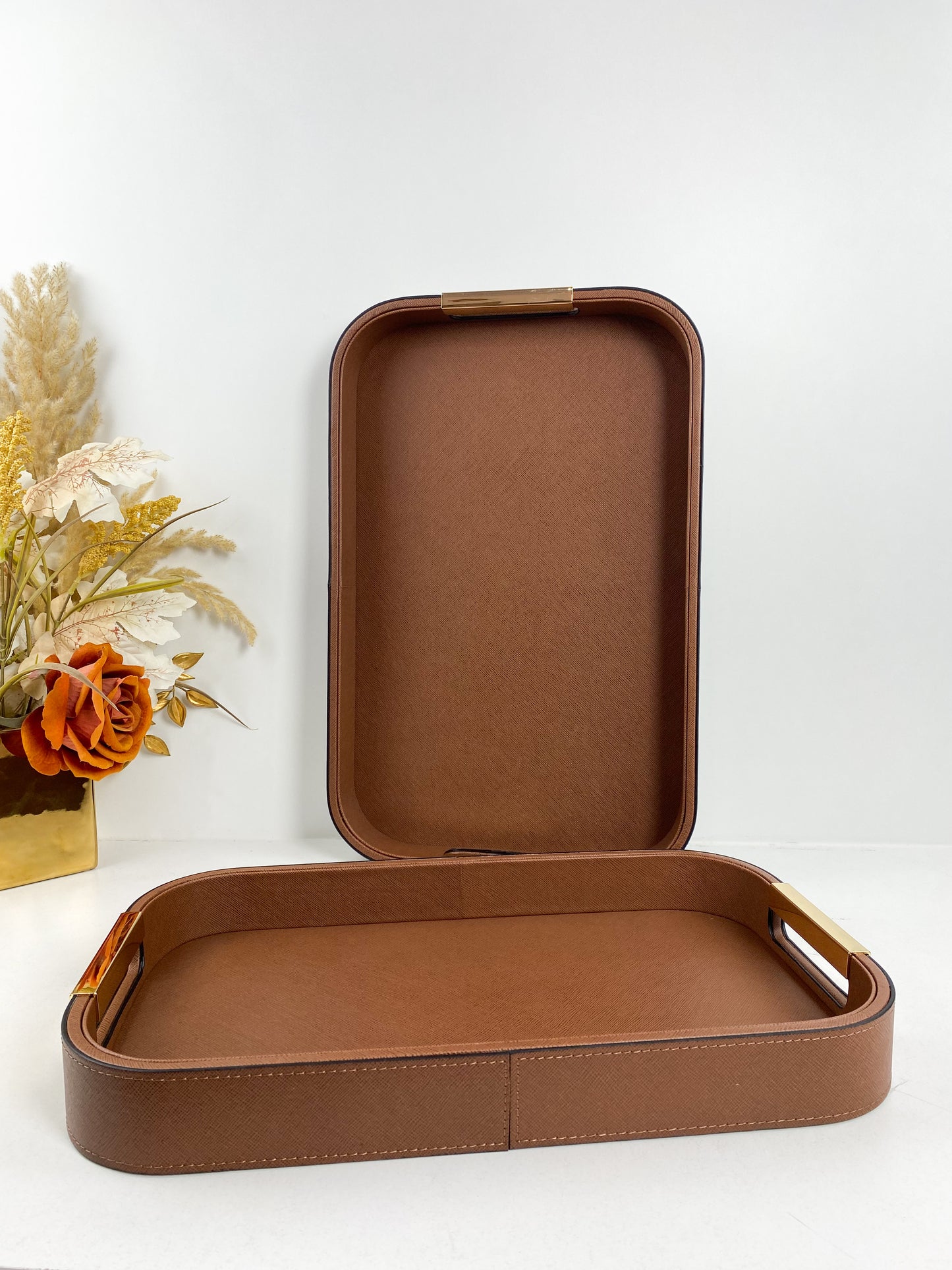 Ensemble de 2 plateaux en similicuir avec poignée en doré(marron)