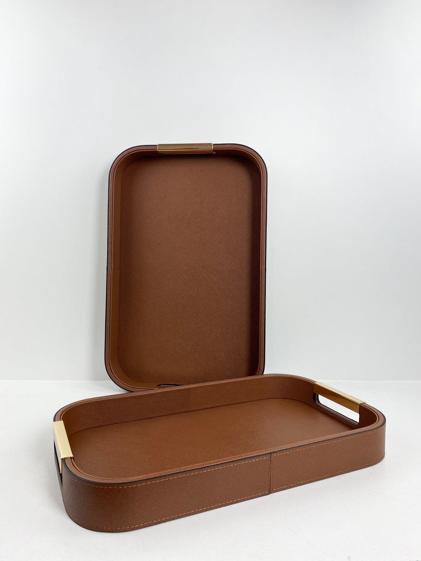 Ensemble de 2 plateaux en similicuir avec poignée en doré(marron)