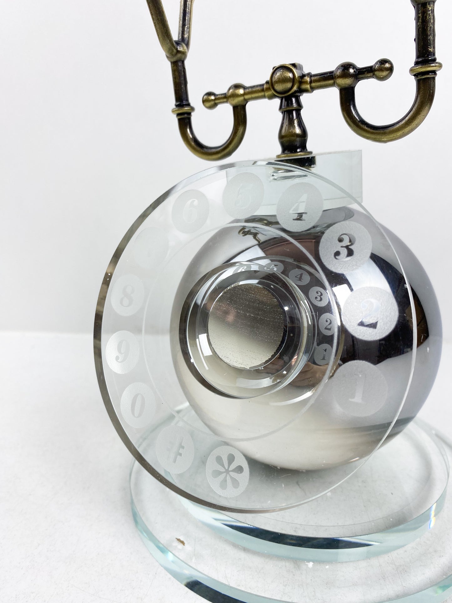 Téléphone vintage en cristal