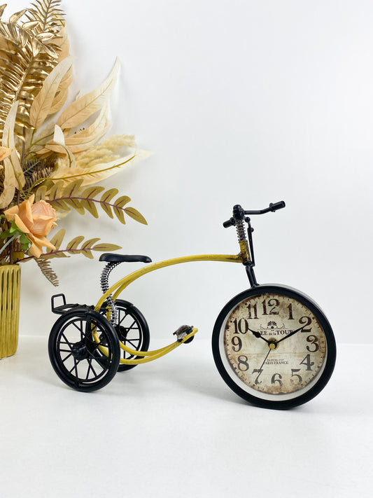 Décoration tricycle en métal jaune