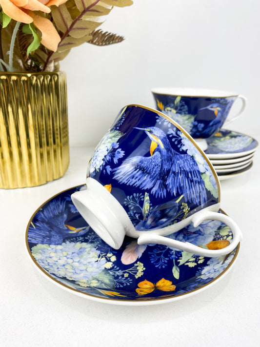 Ensemble de tasses à café crème bleues et oiseaux exotiques