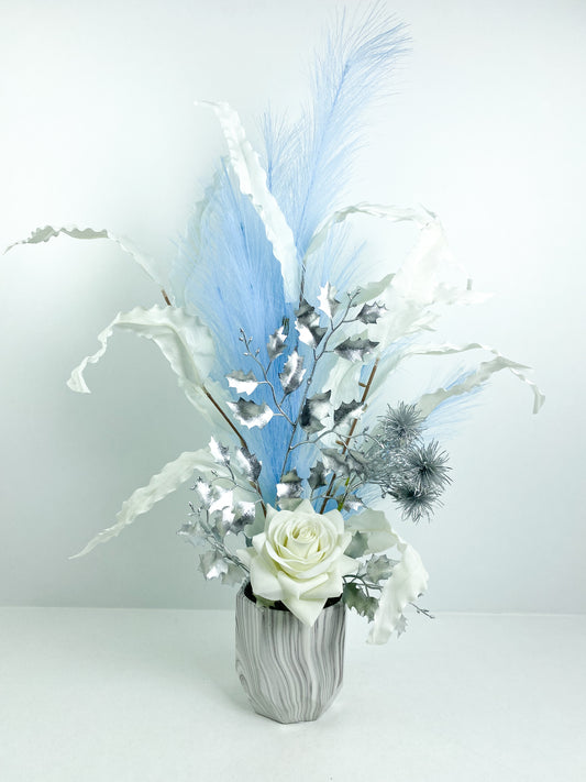 Fleurs Séchées–Vase gris avec fleurs séchées blanc bleu