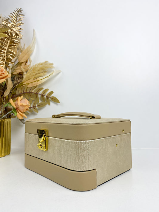 Boîte à bijoux moderne et élégante doré brillant