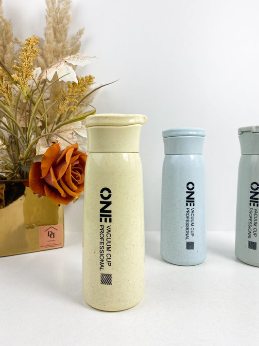 Bouteille d'eau en plexiglass et verre