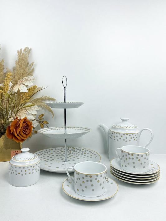 Service à thé en porcelaine de la marque avec un motif dorés et gris.