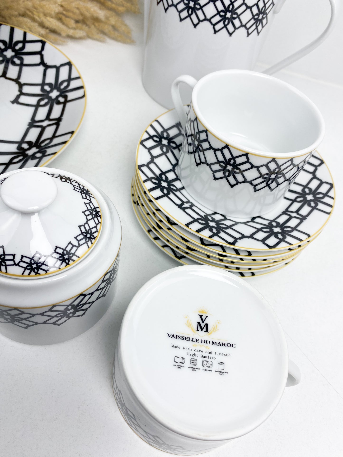 Ensemble de service à thé et à gâteaux en céramique, avec un motif géométrique noir et blanc. -20 Pieces -