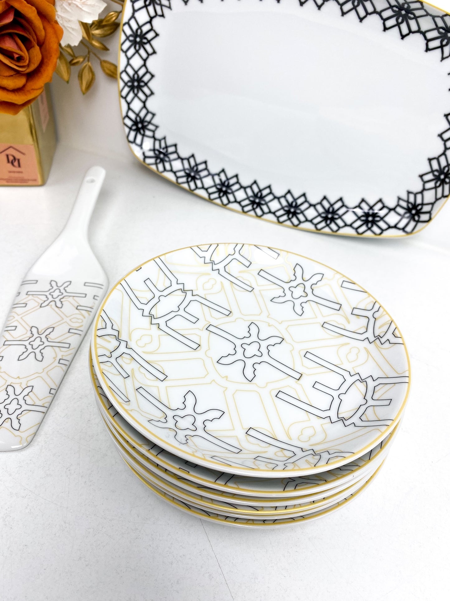 Set de 8 pièces a gâteaux en porcelaine noir et or -motif géométrique