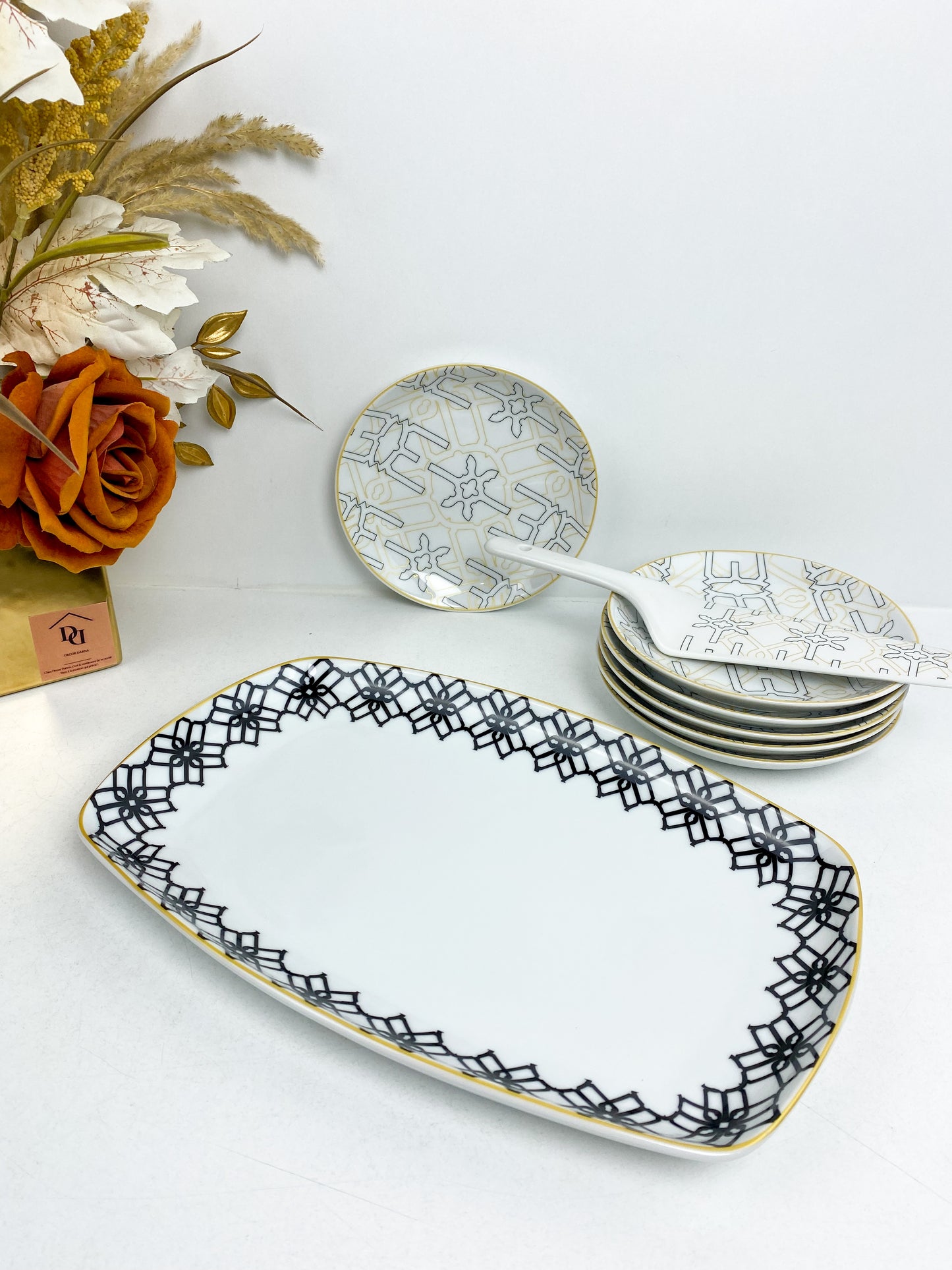 Set de 8 pièces a gâteaux en porcelaine noir et or -motif géométrique