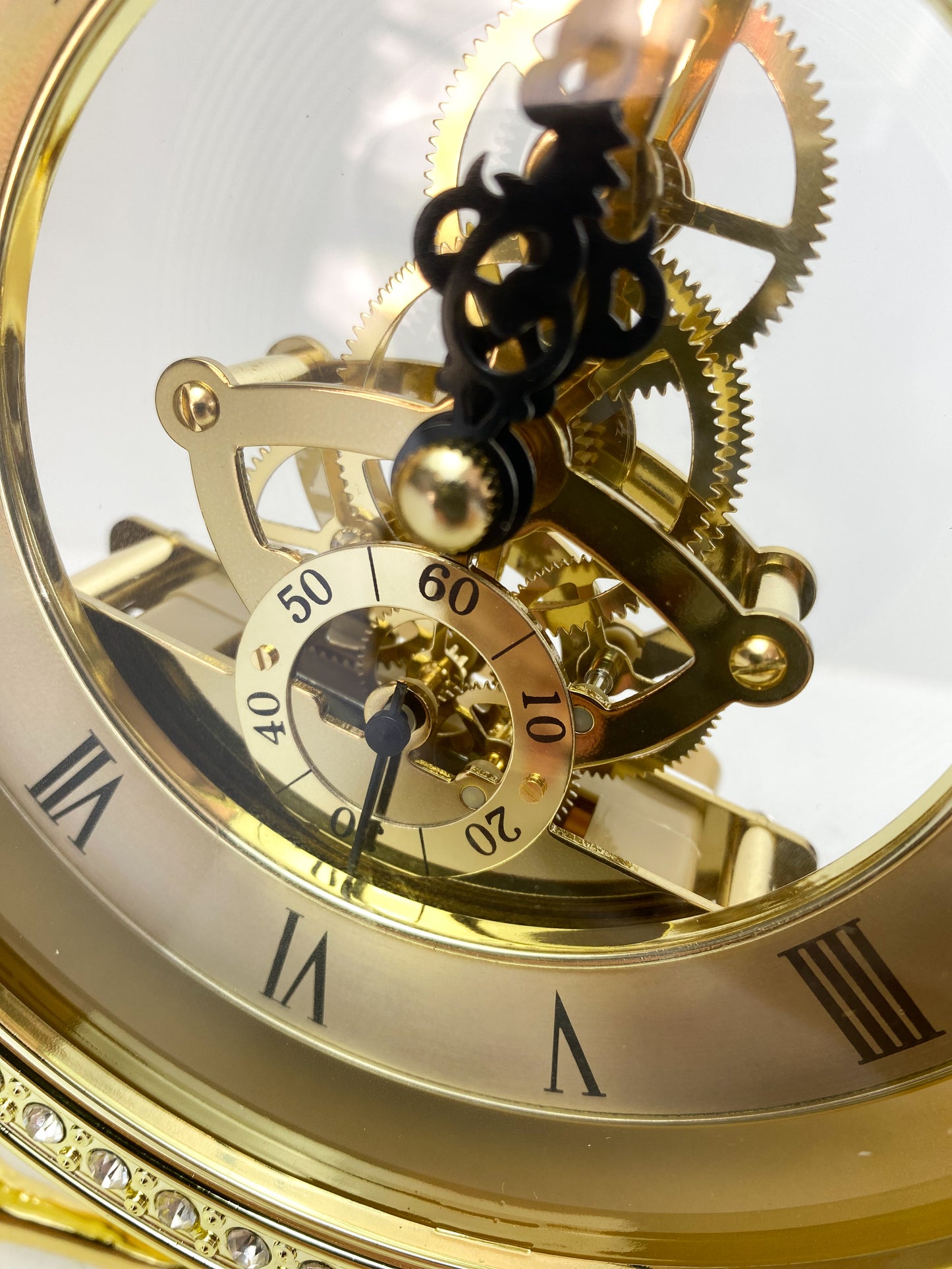 Horloge sculpture d'oiseau en laiton