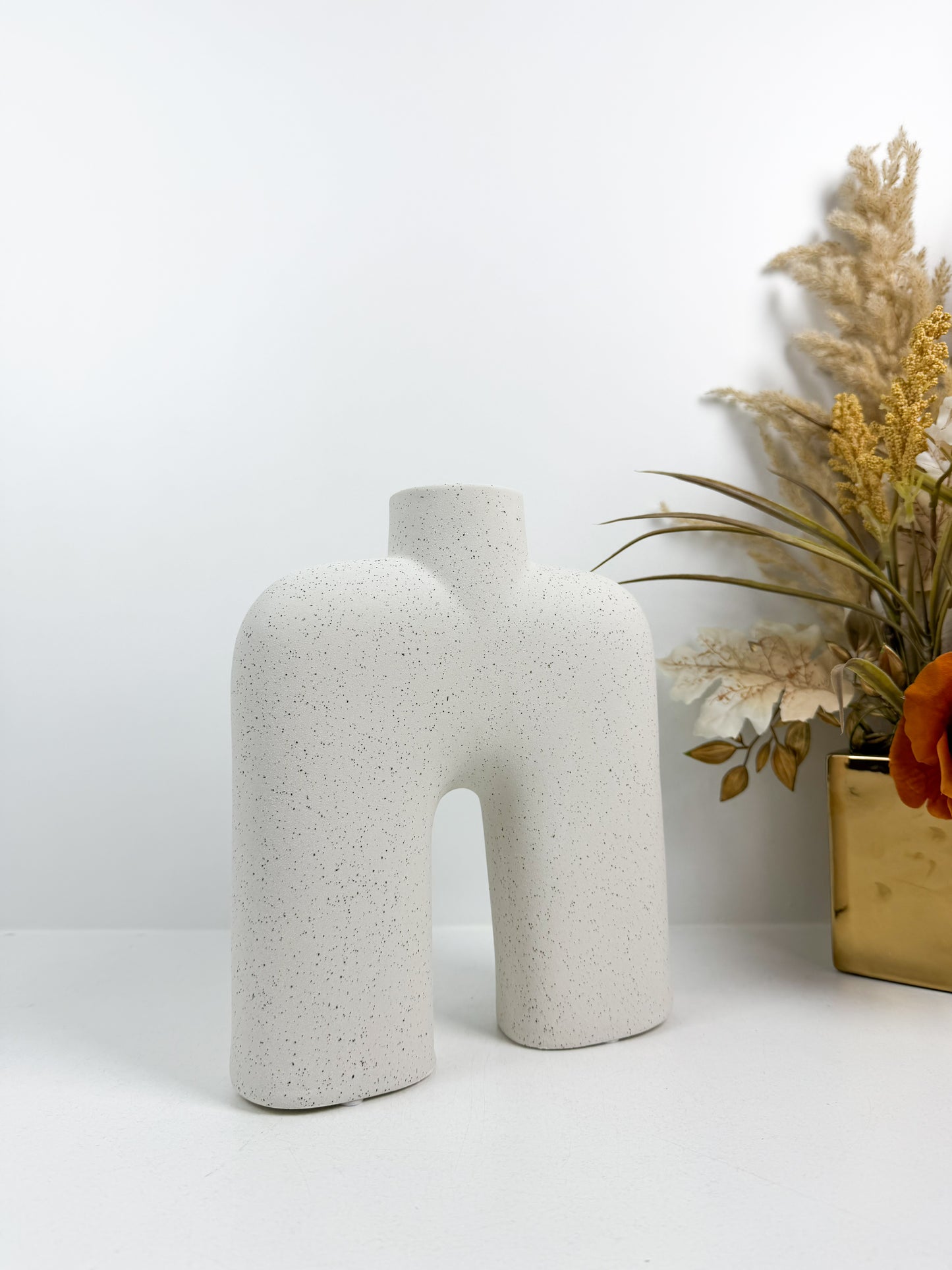 Vase décoratif de forme U noir en céramique émaillée -Blanc-