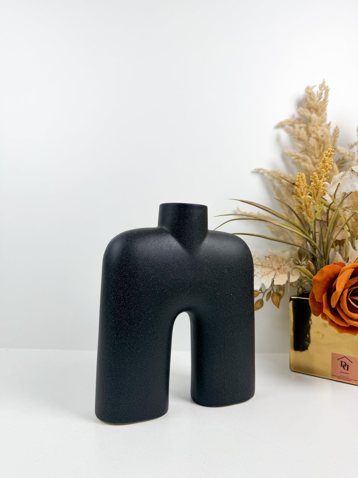 Vase décoratif de forme U noir en céramique émaillée