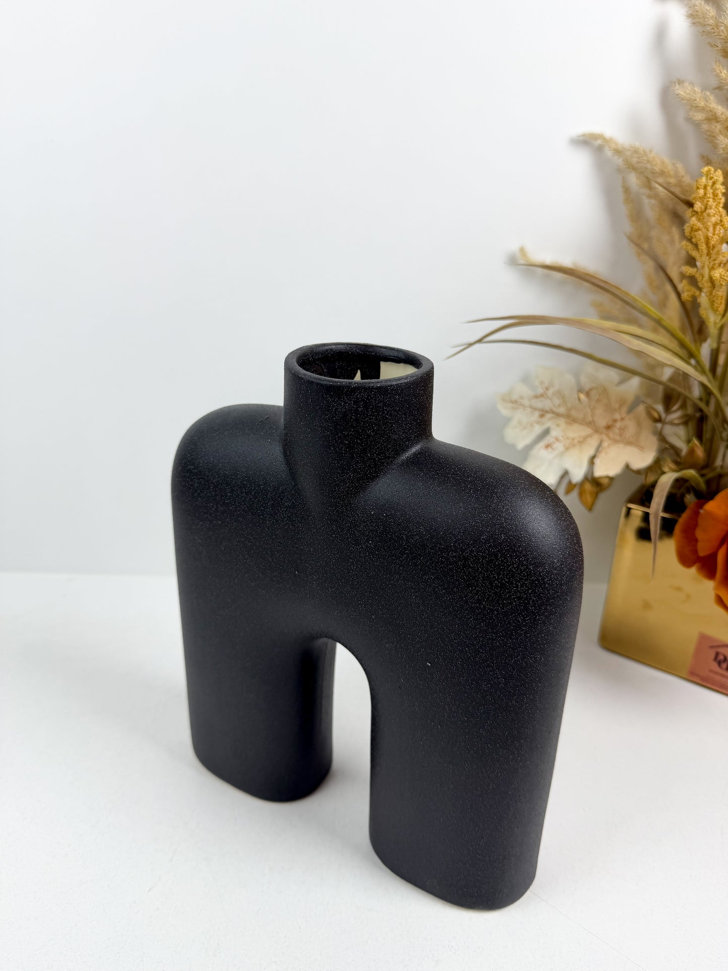 Vase décoratif de forme U noir en céramique émaillée