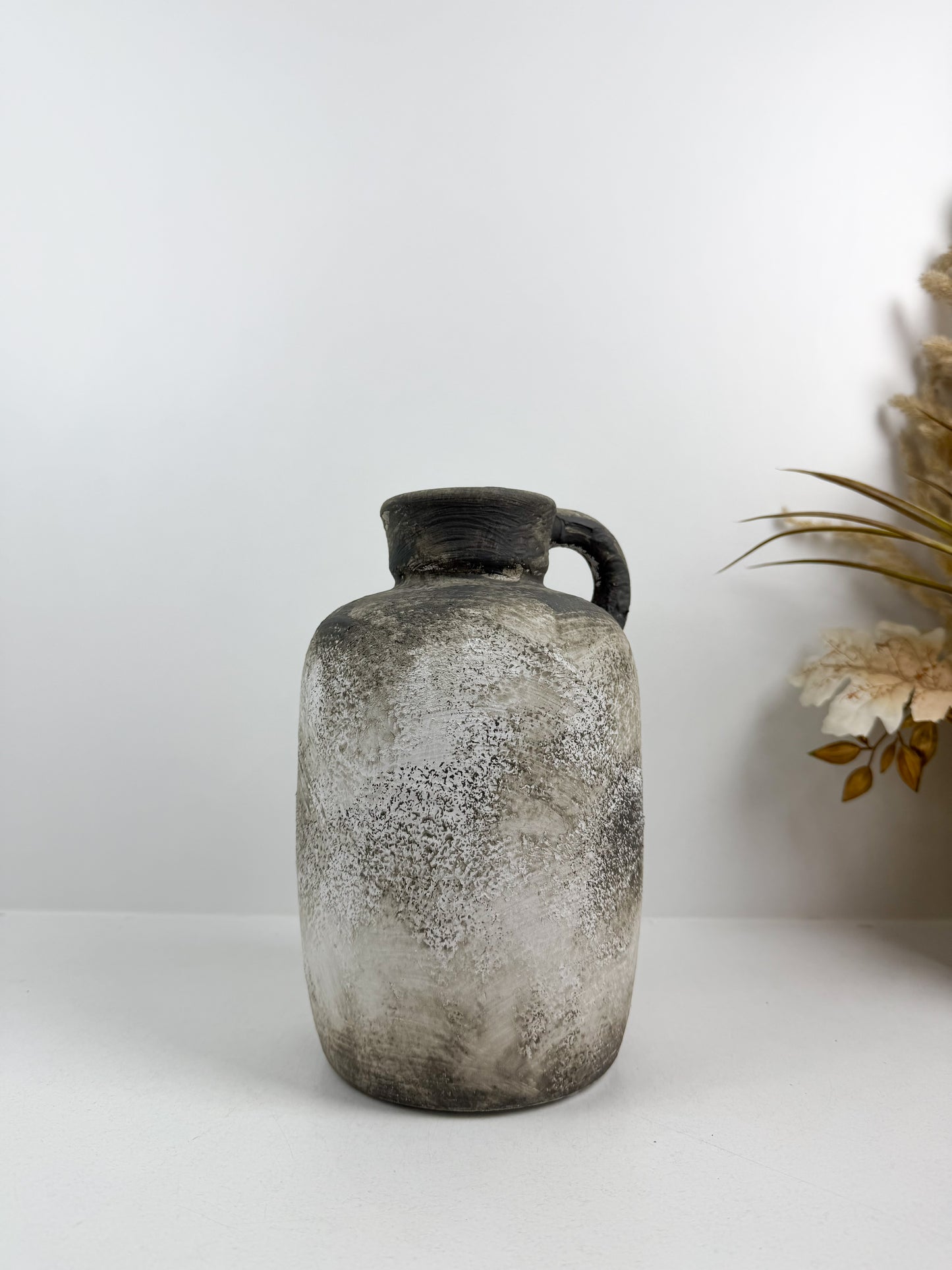 Vase en céramique gris et brun de style rustique