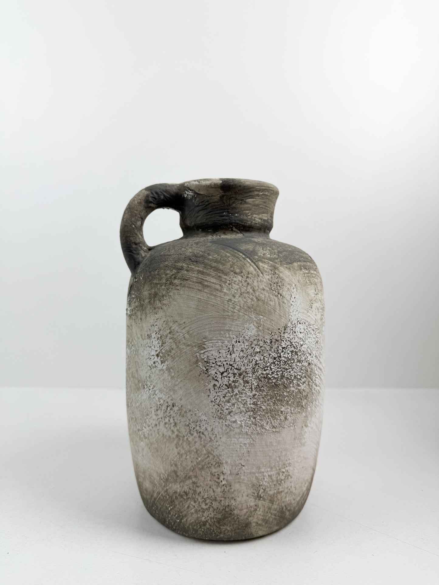 Vase en céramique gris et brun de style rustique