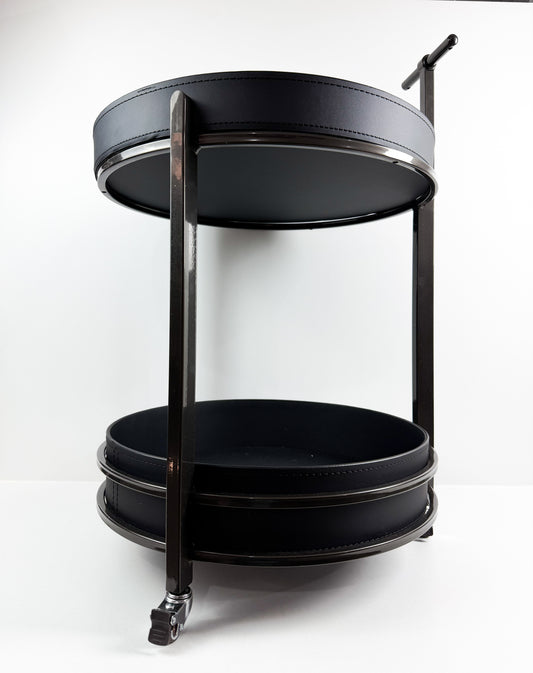 Chariot de service rond ou d'une table d'appoint au design contemporain.