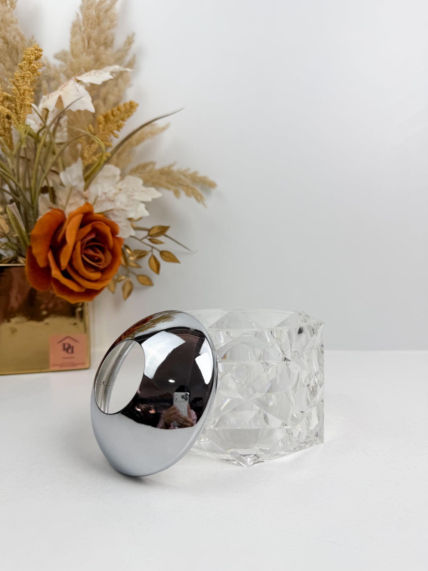 Boîte mouchoir en acrylique avec un couvercle argenté