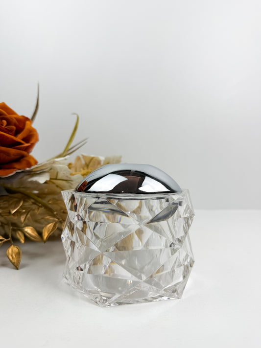 Boîte mouchoir en acrylique avec un couvercle argenté