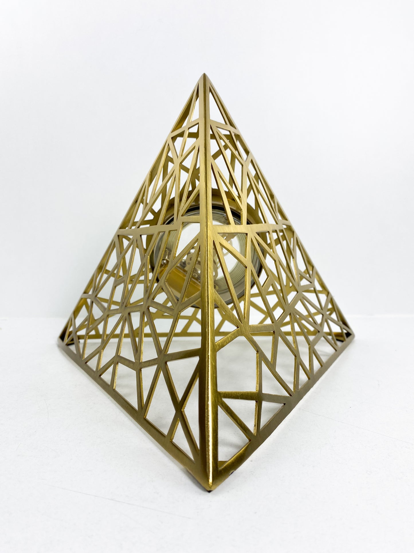 Décor horloge pyramide moderne