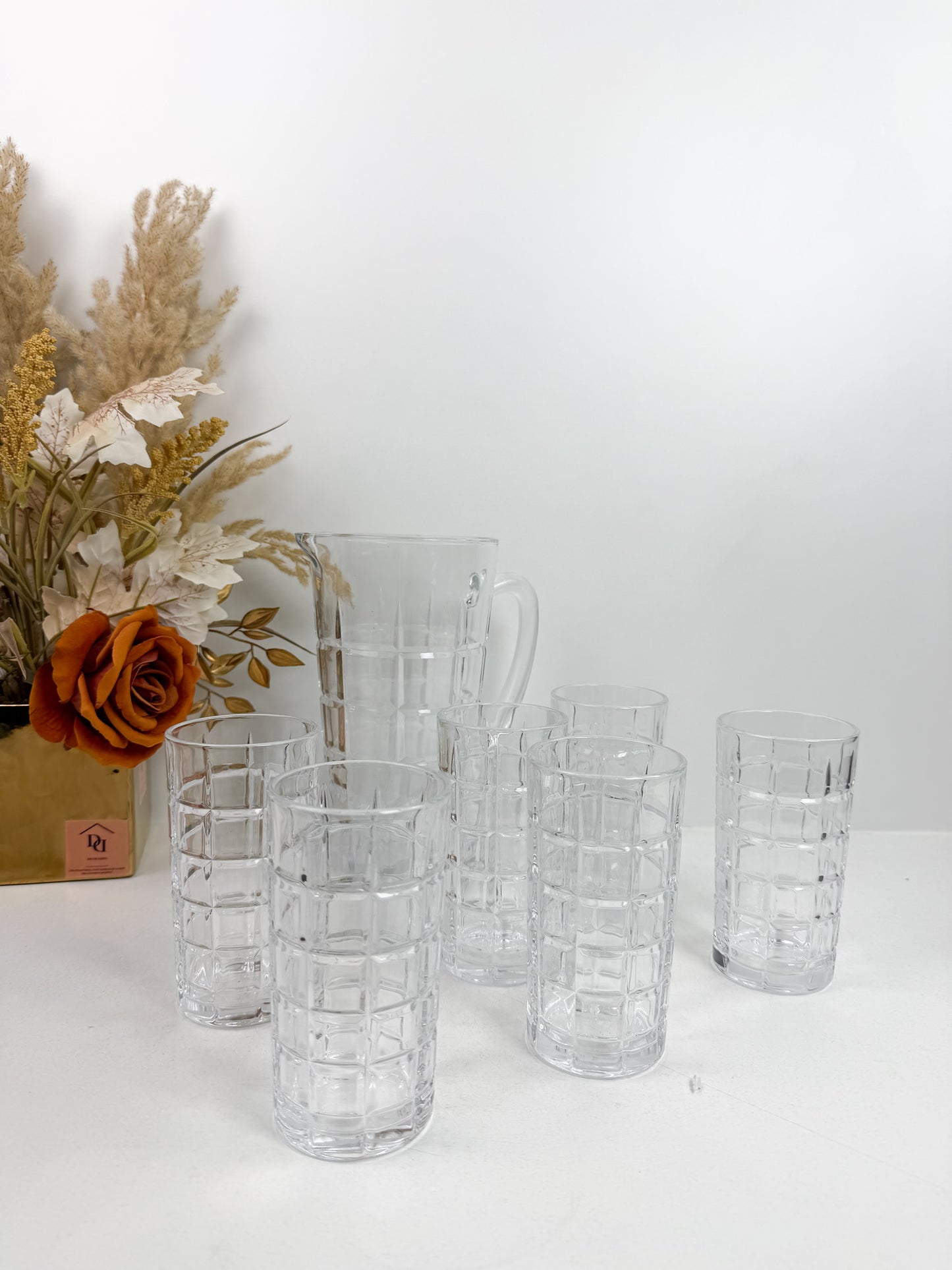 Ensemble de verres et une carafe en cristal