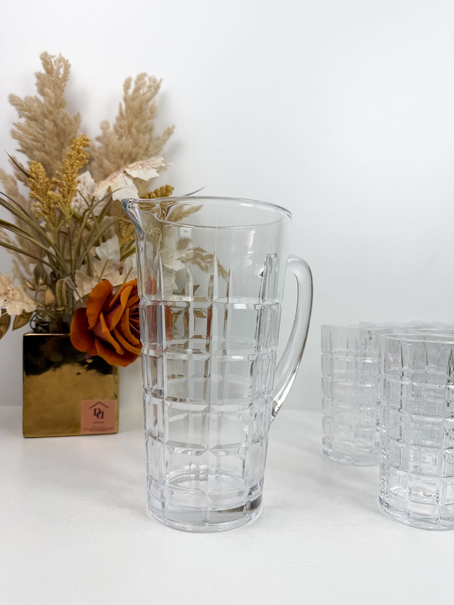 Ensemble de verres et une carafe en cristal