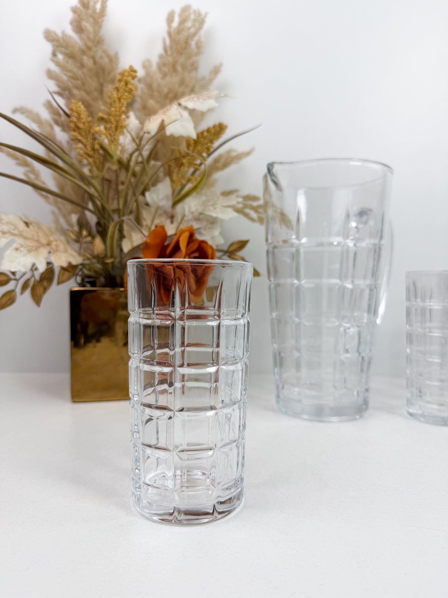 Ensemble de verres et une carafe en cristal