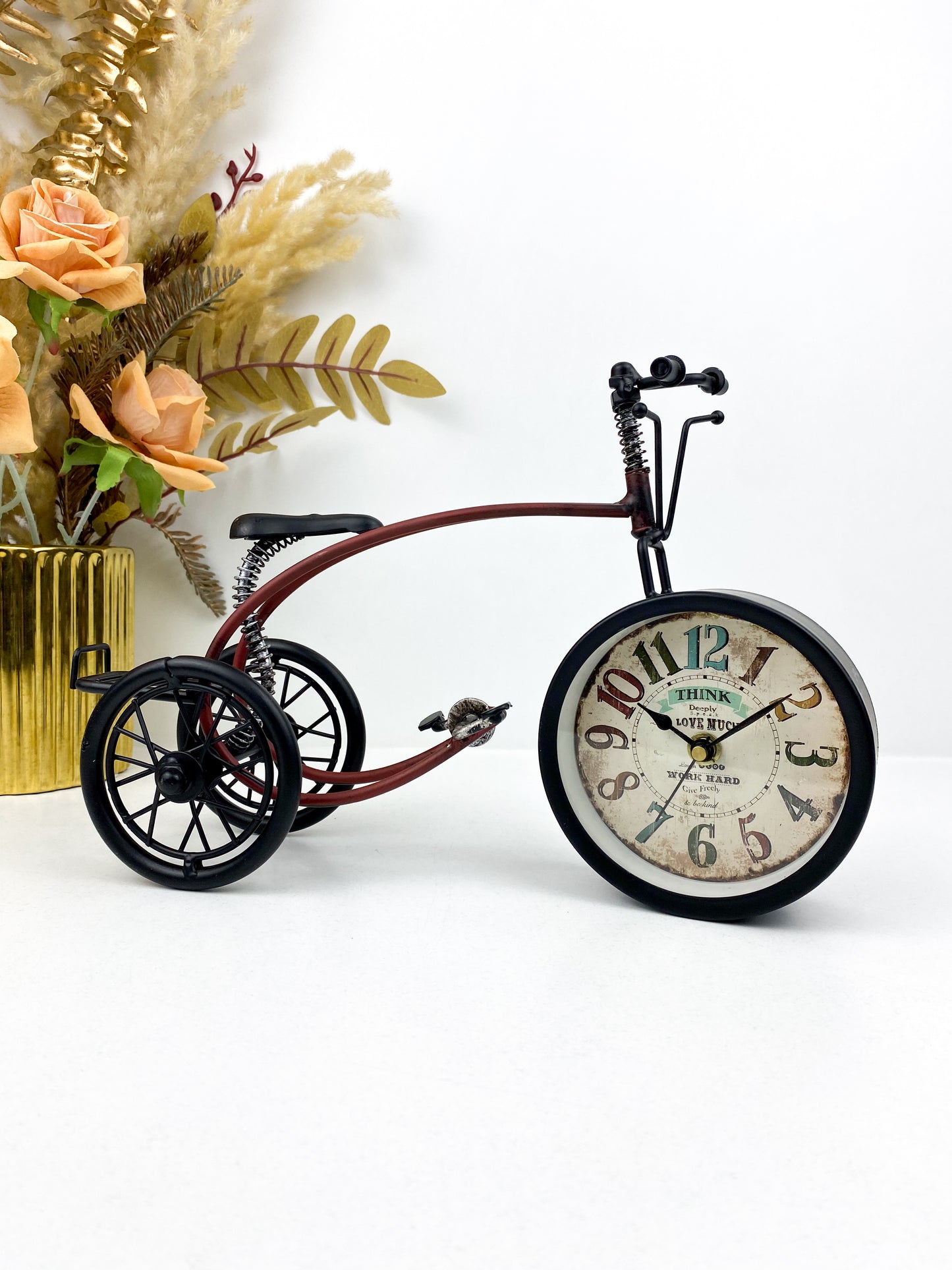 Horloge de bureau en forme de vélo rouge