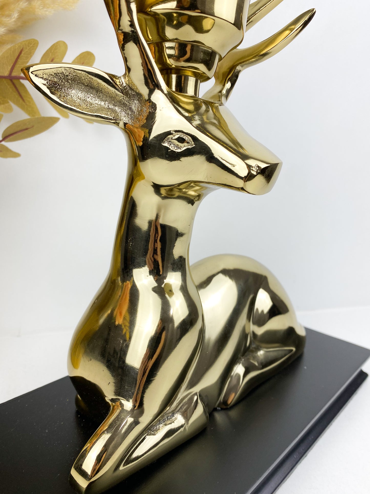 Grand Bougeoir pilier en forme de cerf doré