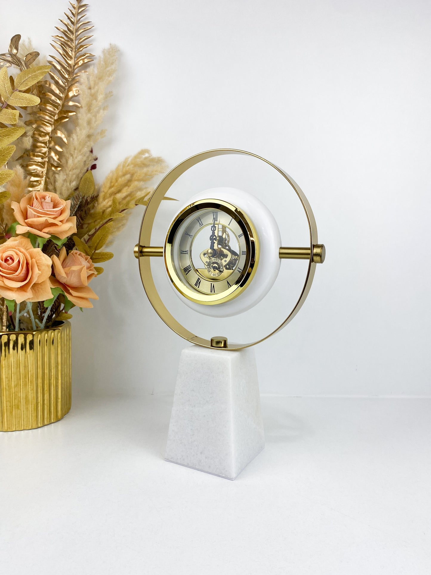 Horloge décorative moderne ,la base en marbre blanc