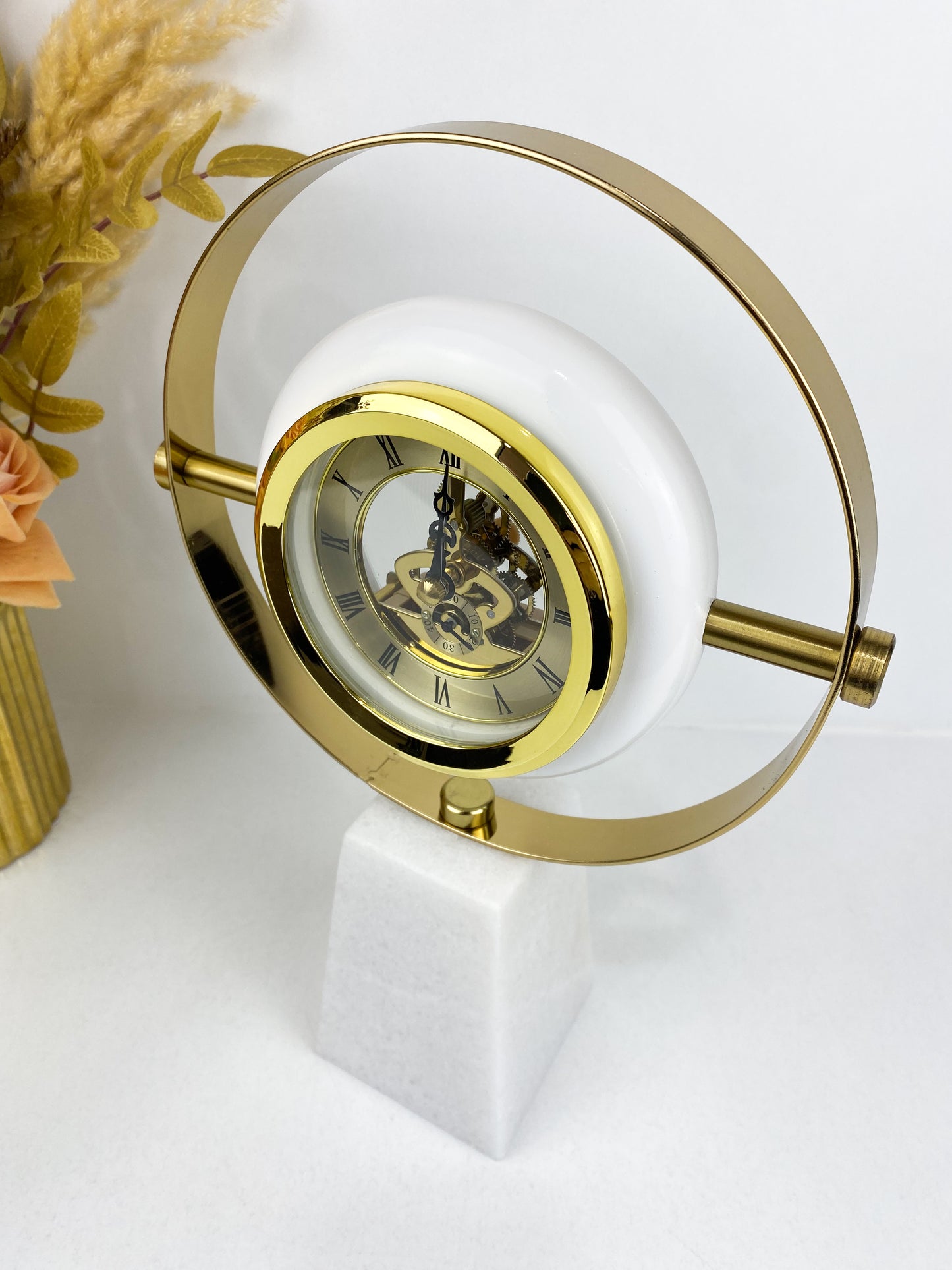 Horloge décorative moderne ,la base en marbre blanc