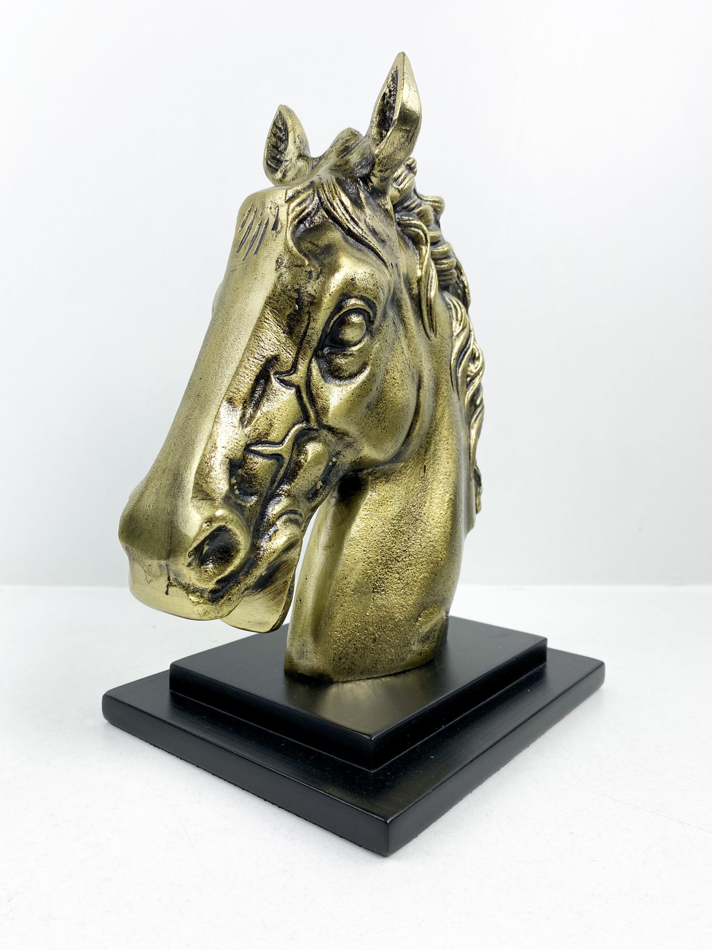 Grand sculpture de tête de cheval en laiton antique