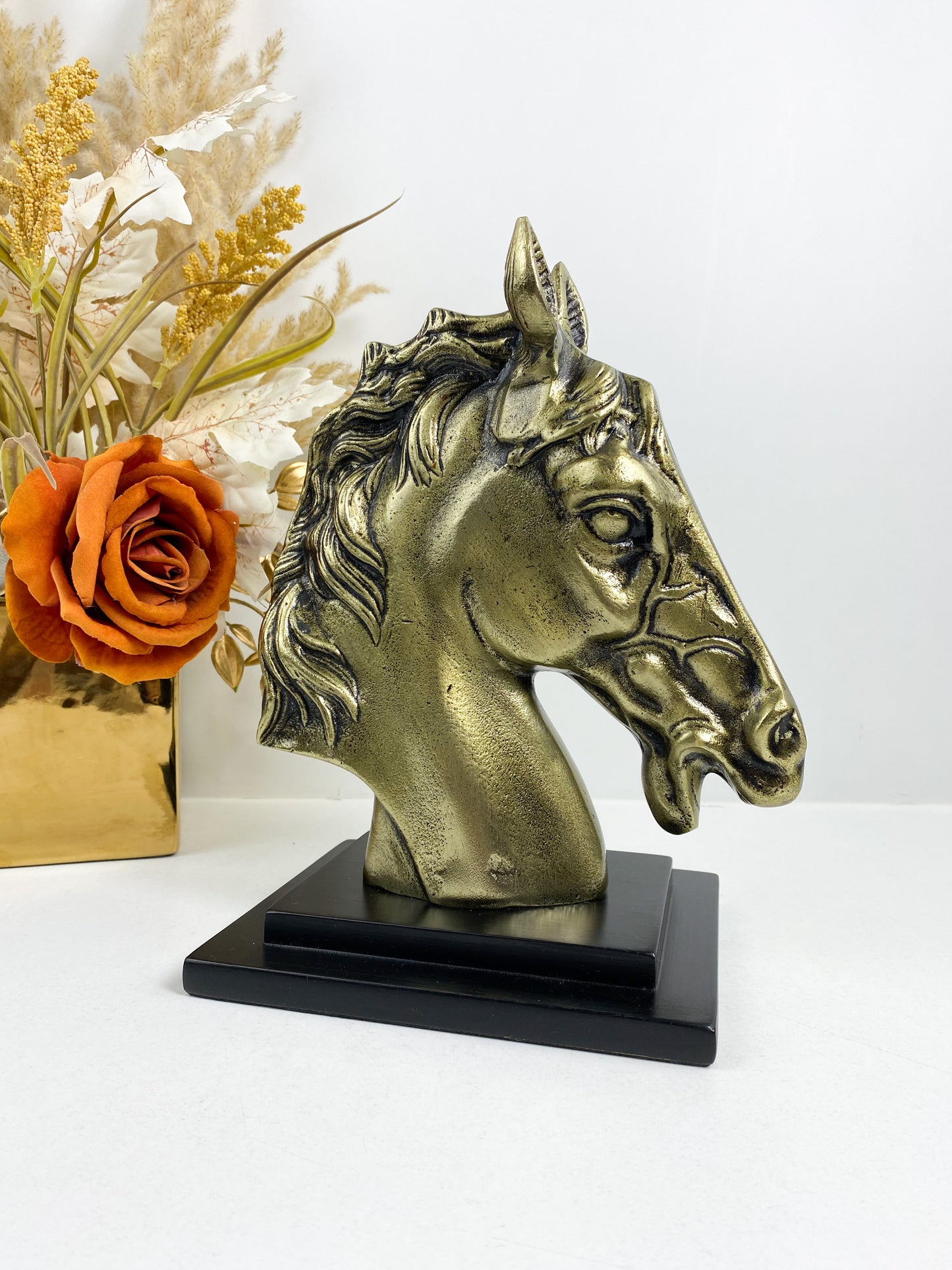 Grand sculpture de tête de cheval en laiton antique