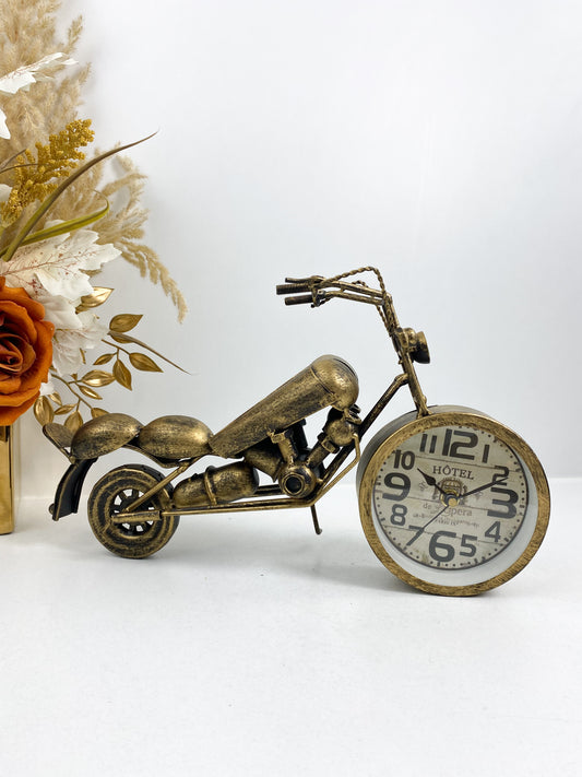 Moto rétro avec horloge en bronze