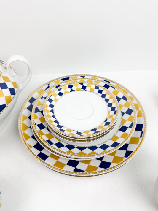 Service de vaisselle en porcelaine à motifs à carreaux bleus et jaunes 38 pièces