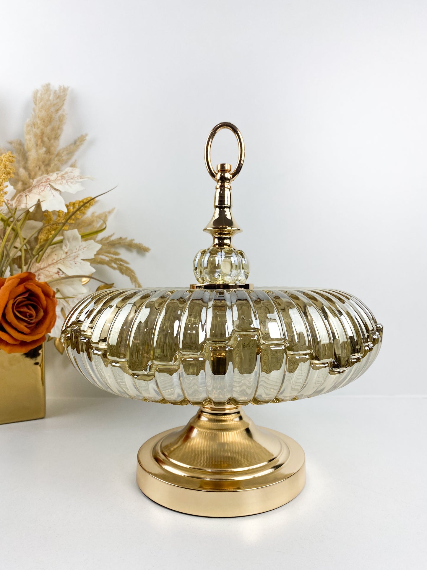 Présentoir et plateaux à apéritif  avec couvercle moderne