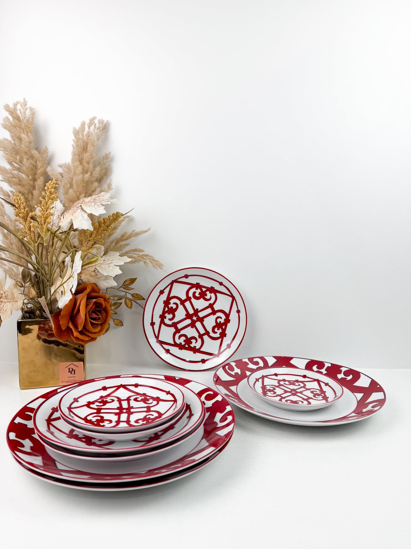 Service de Table Balcon d'Hermès avec un motif rouge flamboyant en porcelaine de Luxe -18  Pièces
