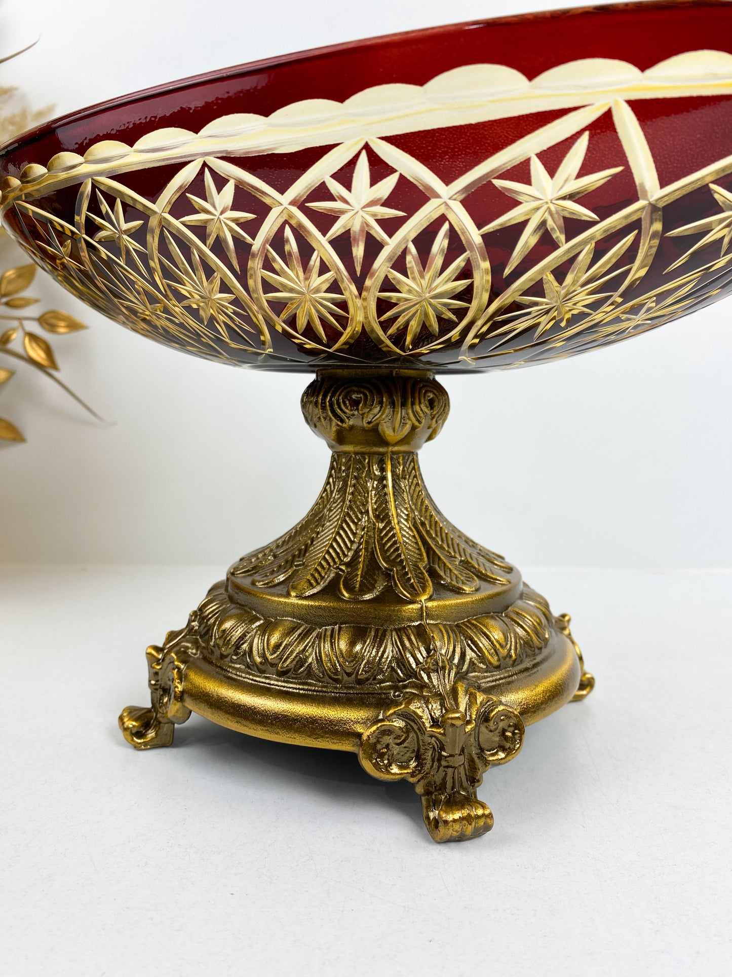 Présentoir  en porcelaine rouge avec ornements en bronze - Cadeau de luxe pour le mariage