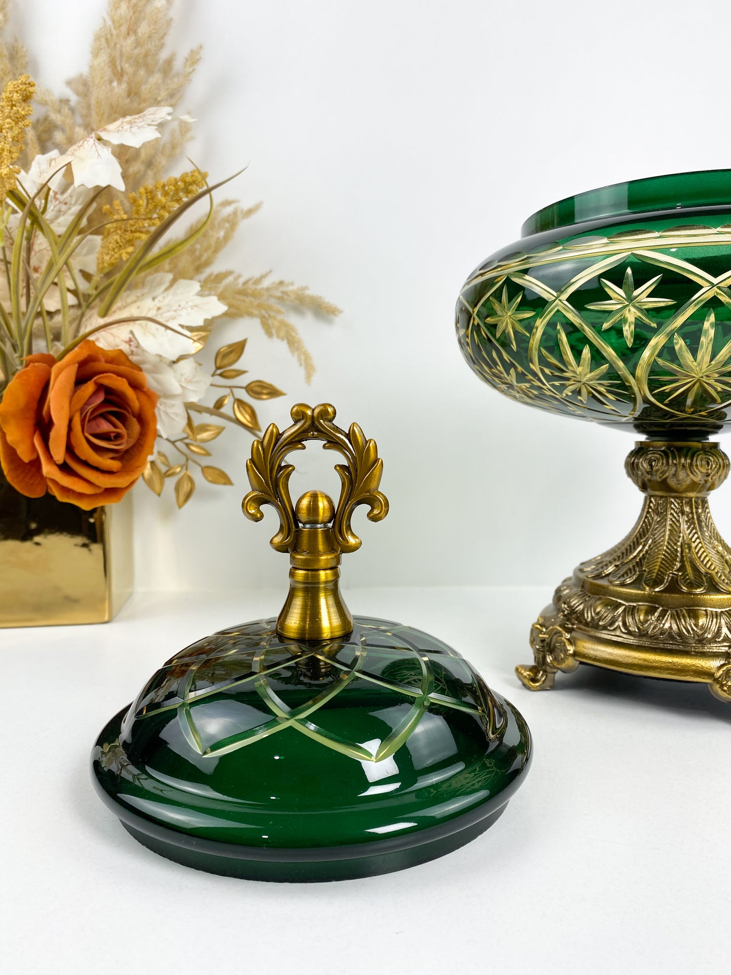 Bonbonnière verte avec couvercle style traditionnelle