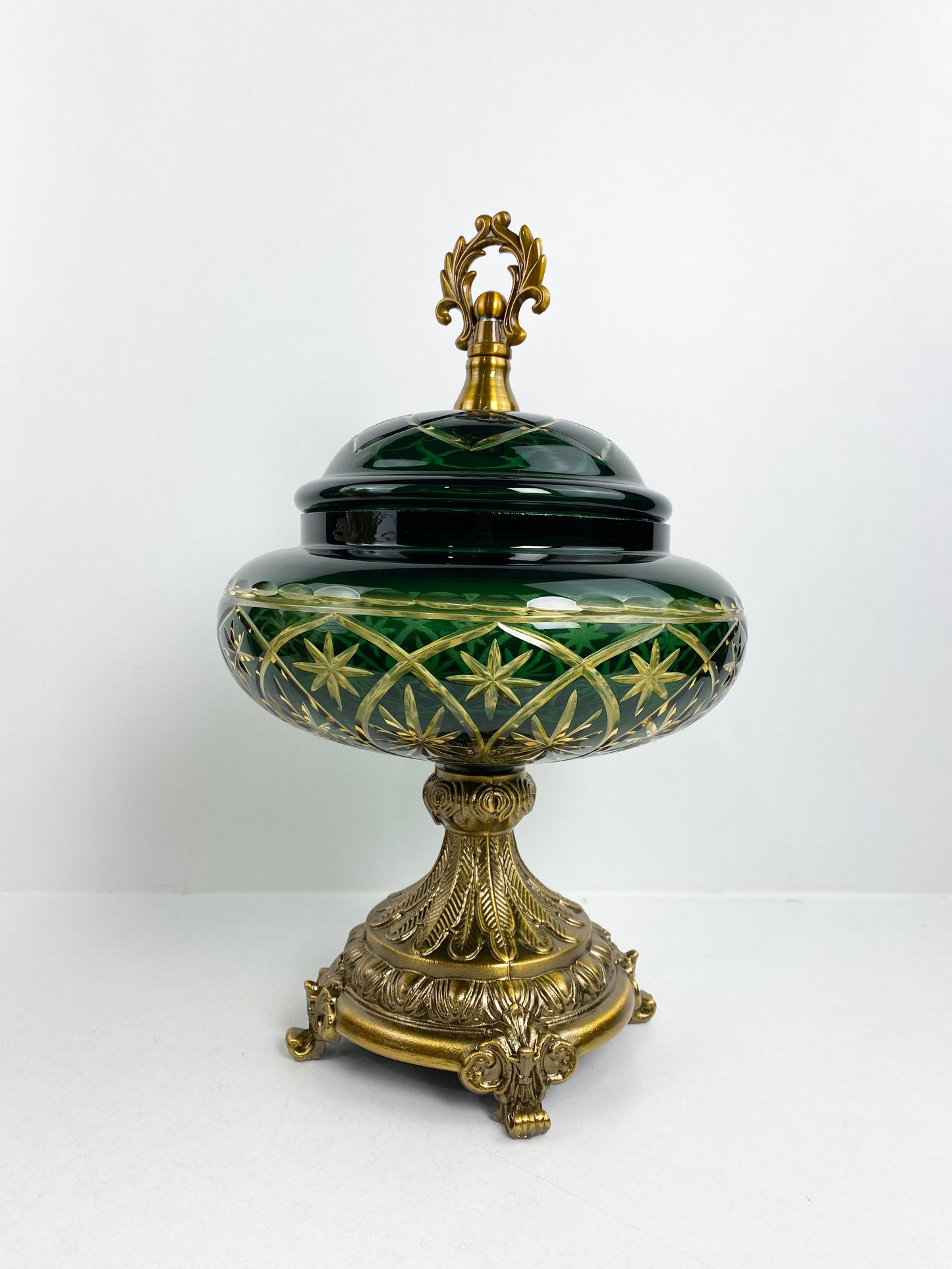 Bonbonnière verte avec couvercle style traditionnelle